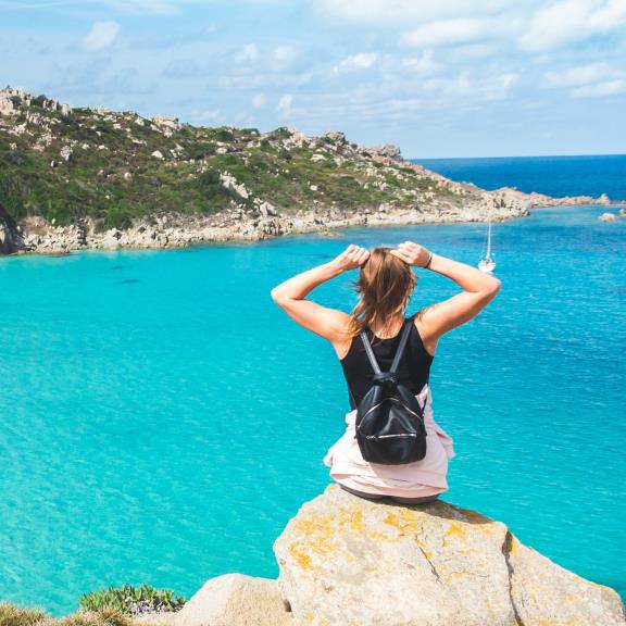 Sardegna, più lavoro e formazione per giovani e donne