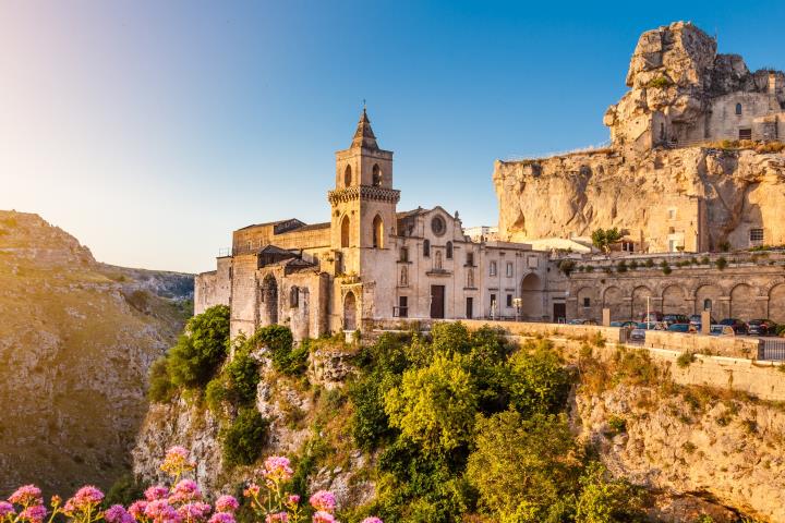 Promoting digital innovation to enhance the cultural heritage of Basilicata and Puglia
