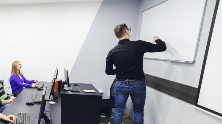 Innovating University Teaching with Digital Education Hubs